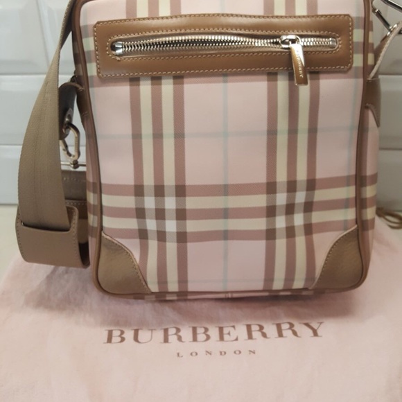 🎉Host Pick🎉 BURBERRY Candy Nova Shoulder Bag - Picture 5 of 8